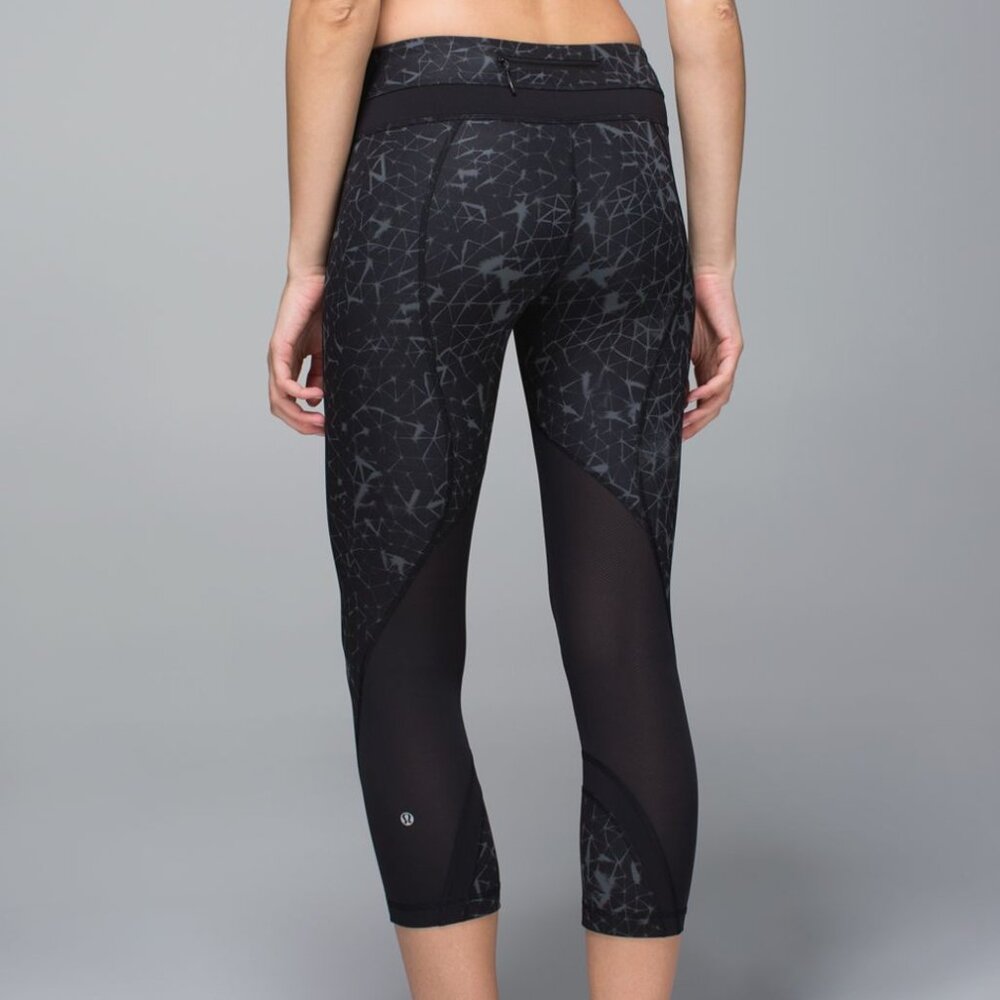 Lululemon Run: Inspire Crop II *Full-On Luxtreme Star Crushed Coal Black Sz 4